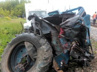Страшная смерть под Пензой: пассажирский поезд на полном ходу врезался в трактор