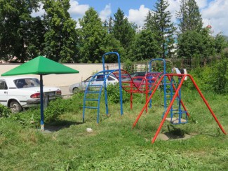 Вадим Супиков оказал содействие в благоустройстве детской площадки