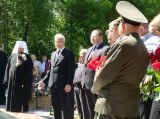 Белозерцев, Мельниченко и Кривозубов открыли памятник Бочкареву