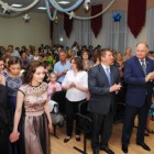 Выпускников с окончанием школы поздравил Вадим Супиков