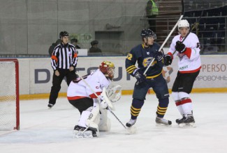 Громов подрался с суровым челябинским хоккеистом на матче против «Челмета»