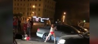 В Пензе на площади Ленина девушка сняла юбку и станцевала стриптиз под трек Скриптонита 