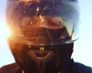 Пензенский мотоциклист снял ролик, управляя транспортным средством одной рукой