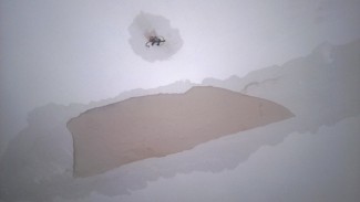 Непогода в Пензе уничтожила потолки в нескольких жилых домах 