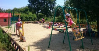 Жители Железнодорожного района Пензы благоустроили детскую площадку 