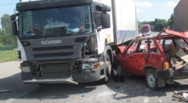В Спасске в «Восьмерку» врезались сразу два грузовика