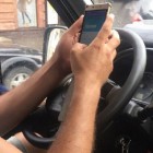 Пензенцы обсуждают фото водителя маршрутки, рулившего с телефоном в руках