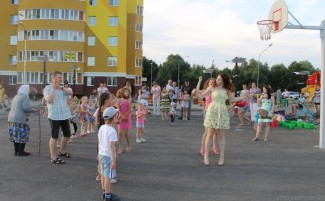 В Железнодорожном районе Пензы проходят праздники двора «Разноцветное лето» 