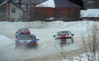 Власти Пензенской области посетили соревнования по автогонкам 