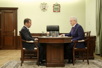 Иван Белозерцев рассказал Дмитрию Медведеву о строительстве новых школ и садов в регионе