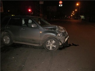 В центре Пензы ночью столкнулись «девятка» и «Suzuki», пострадала женщина