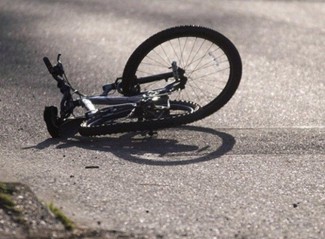 В Кузнецке велосипедист попал под колеса легкового автомобиля