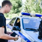 В Пензенской области бойцы Росгвардии задержали подростка, пытавшегося проникнуть в торговый павильон