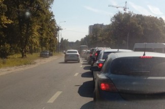 В Пензе автомобилист-торопыга объехал огромную пробку по «встречке»