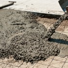 Набережную Суры начали заливать бетоном. Кувайцев не спускает глаз