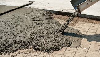 Набережную Суры начали заливать бетоном. Кувайцев не спускает глаз
