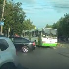 В Пензе водитель пассажирского автобуса присоединился к участникам аварии