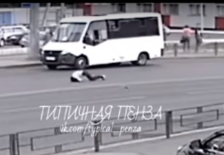 Страшная авария на Терновского с участием девушки-пешехода попала на видео