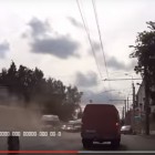 По дороге развалилась машина. Момент страшной аварии на улице Кирова в Пензе попал на видео