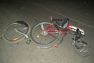 В Кузнецке автомобилист сбил велосипедиста, а после сделал «сальто» 
