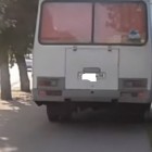 В Пензе наглый водитель автобуса загородил проход пешеходам 