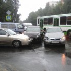 В Пензе рано утром из-за неработающего светофора столкнулись три автомобиля - СМИ