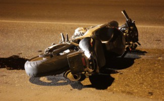 В Пензе мотоциклист задел бордюр и сделал «акробатический кульбит»