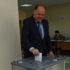 Вадим Супиков проголосовал на избирательном участке № 146 в колледже искусств
