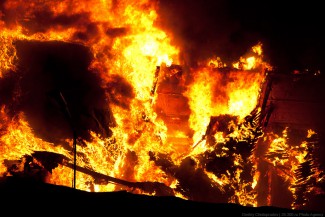В Кузнецке на борьбу с пожаром в кирпичном доме выезжали 18 сотрудников МЧС