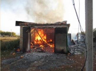 Под Кузнецком огонь уничтожил гараж