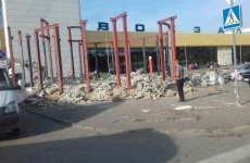 На Привокзальной площади снесли павильон, торговавший сувенирами более 10 лет 