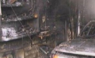 В Пензе на улице Калинина загорелись сразу 9 гаражей 