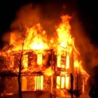 Ночью полыхающий дом в Кузнецке тушили 14 пожарных