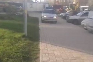 Пензенец снял на видео водителя, катающегося по тротуарам 