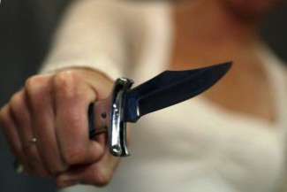 В Пензе гражданка зарезала мужчину, обидевшего ее сожителя