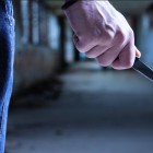 В Пензенской области мужчина набросился с ножом на женщину и обворовал ее
