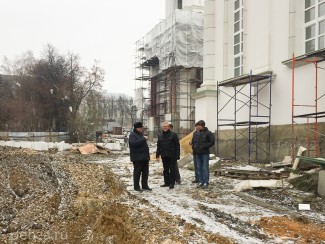 Белозерцев поручил строителям зимой заняться отделкой Спасского собора