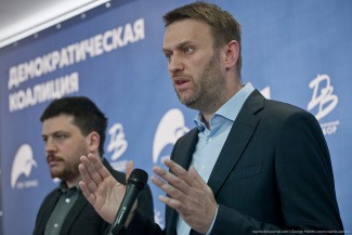 Вместо того, чтобы провести разрешенный митинг в Пензе, Навальный уехал в Европу