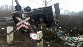 В соседней от Пензенской области поезд протаранил грузовик