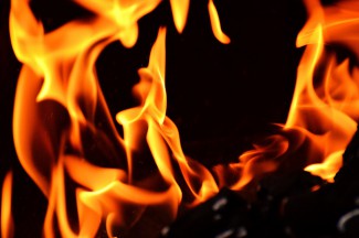 Пылающий дом на улице Ермака в Пензе тушили шесть пожарных