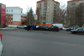 В Пензе возле памятника Победы случилось тройное ДТП
