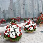 Мэр Кувайцев возложил цветы к монументу «Росток»