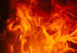 МЧС сообщает о загоревшейся в центре Пензе иномарке