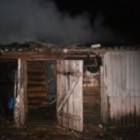 Ранним утром пылающую баню в Кузнецке тушили 13 пожарных