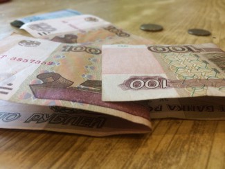 На жительницу Сердобска завели уголовное дело за найденные в банкомате деньги
