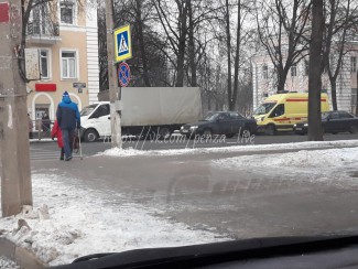 Водителю из Пензы стало плохо за рулем на светофоре в Санкт-Петербурге
