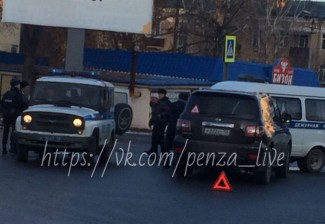 В Пензе столкнулись полицейская машина и иномарка