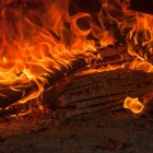 Дом в селе Ясная Поляна Пензенской области загорелся «синем пламенем»