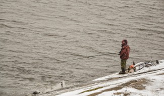 Пензенский рыбак едва не замерз на Сурском водохранилище