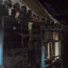 В Кузнецке 11 спасателей тушили полыхающий дом. Пострадал человек 